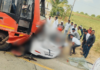 Beed Accident News – तुळजापूर दर्शनासाठी निघालेल्या भाविकांवर काळाचा घाला; कार-बसच्या धडकेत 5 जणांचा मृत्यू