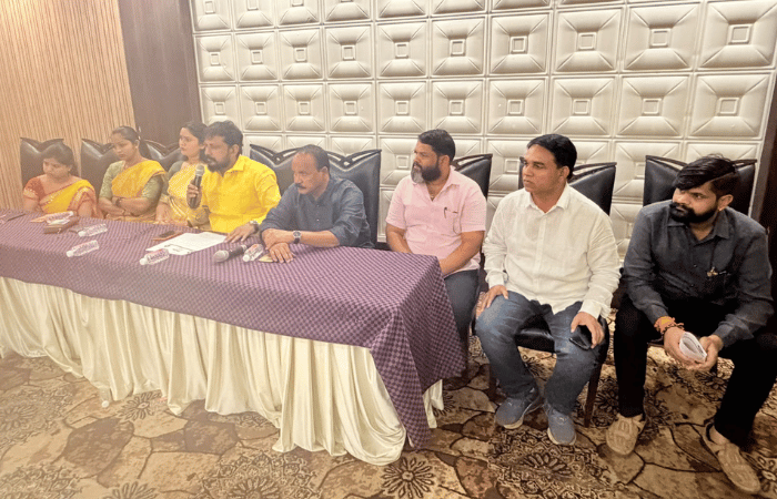 दुष्काळग्रस्त शेतकऱ्यांच्या मदतीसाठी शिवसेनेचा पुढाकार; चंद्रपुरातील ‘जय भवानी दांडिया उत्सव’ रद्द, आत्महत्याग्रस्त शेतकरी कुटुंबांना प्रत्येकी 50 हजारांची मदत