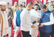 काळजी करू नका, सरकार तुमच्या सोबत, मुख्यमंत्र्यांची राम पूर्णेकर यांना ग्वाही