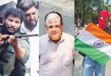 Photo – गब्बर, स्पायडर मॅन आणि वोट चोरांचे मुखवटे!