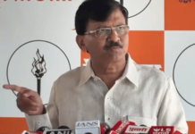 मनोज जरांगेंच्या आरोपावर फडणवीस गप्प का? ते कुणाची मजा बघत आहेत? संजय राऊत यांचा सवाल