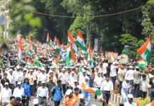 धडक मोर्चाने मुंबई दणाणली, हातात तिरंगा घेऊन जनता रस्त्यावर