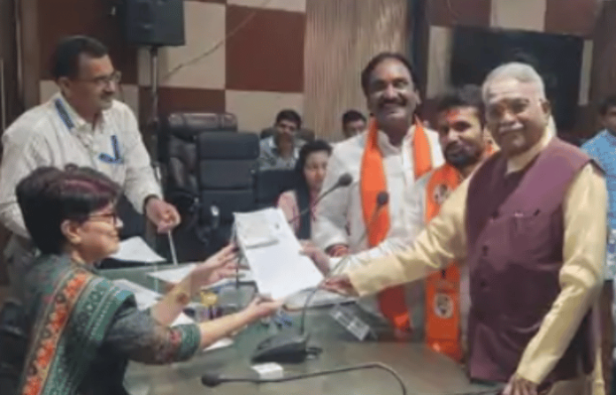 marathwada-graduate-constituency-mlc-election-shiv-sena-candidate-dilip-ghuge-files-nomination-chhatrapati-sambhaji-nagar marathwada-graduate-constituency-mlc-election-shiv-sena-candidate-dilip-ghuge-files-nomination-chhatrapati-sambhaji-nagar