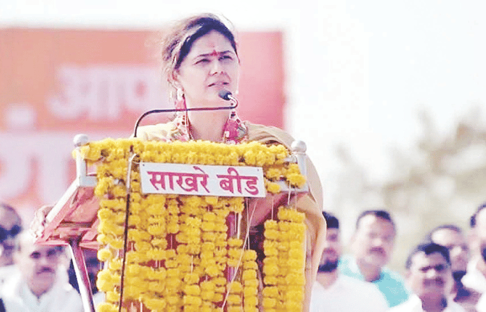 पंकजा मुंडे यांनी दत्तक घेतले आंतरवली सराटी गाव