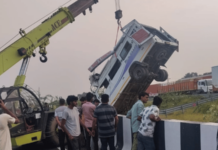 दिल्ली-मुंबई द्रुतगती मार्गावर भीषण अपघात; अनियंत्रित बस खड्ड्यात कोसळली, 8 जणांचा मृत्यू