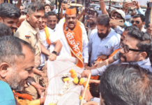 कोल्हापुरात ज्ञानेश कुमार यांची प्रतीकात्मक तिरडी, शिवसेना आक्रमक; बिंदू चौकात आंदोलन