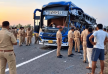 ओव्हरटेक करताना व्होल्वो बस ट्रेलरला धडकली; 4 प्रवाशांचा मृत्यू, 4 गंभीर जखमी